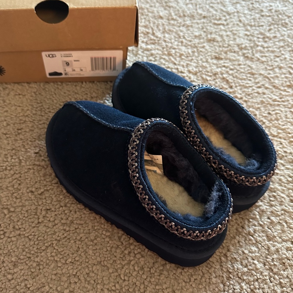 Navy blue toddler clog Uggs - Picture 1 of 3